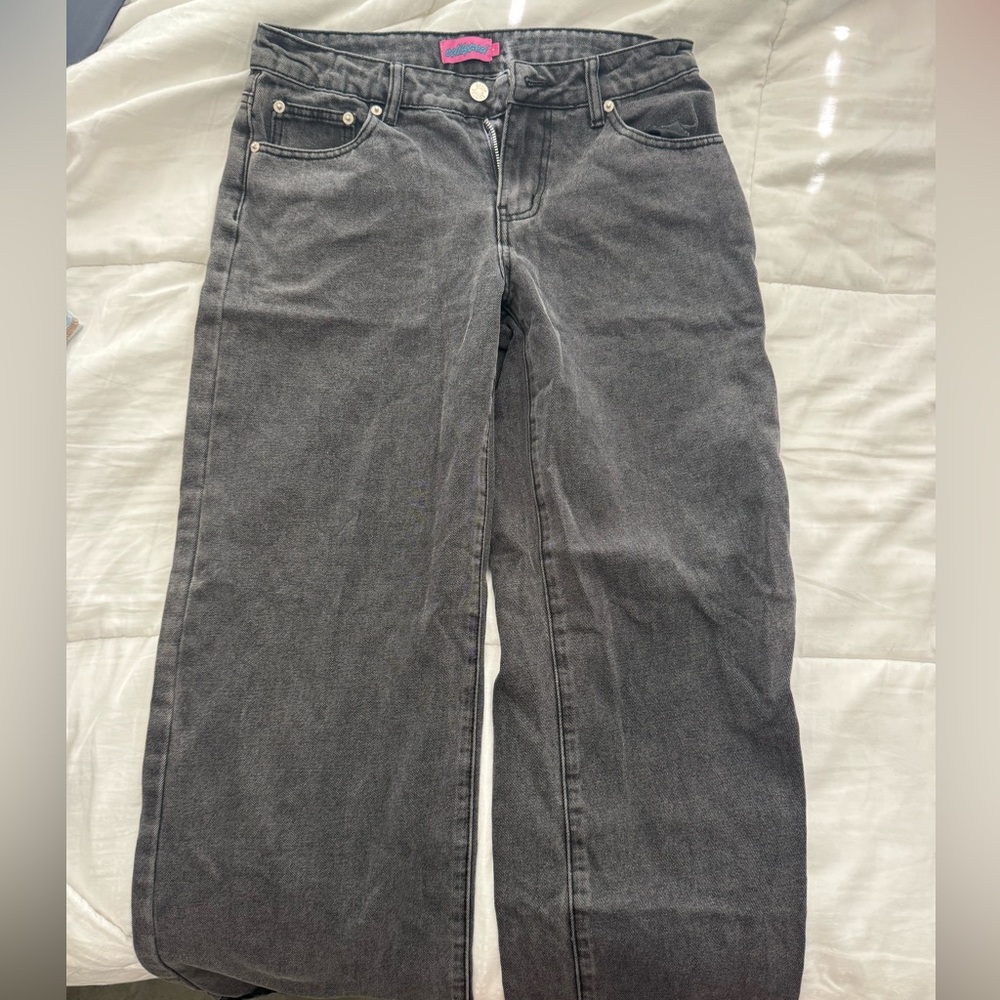Edikted Raelynn Washed Low Rise Jeans
